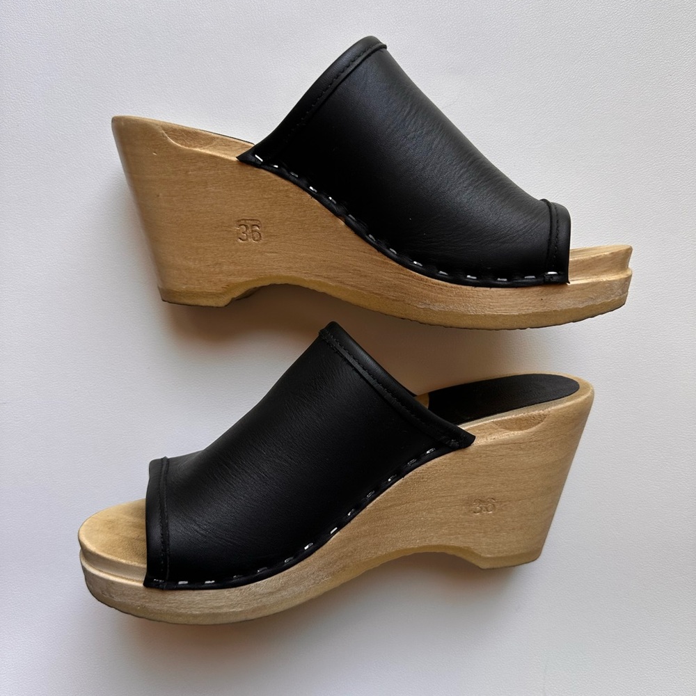 No. 6 black Daria wedge clogs size 36